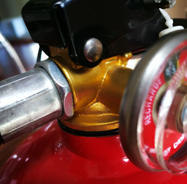 Fabrika doğrudan satış 4 kg BSI EN3 sertifikalı kuru toz yangın s&ouml;nd&uuml;r&uuml;c&uuml; 2